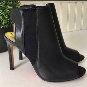 NWOT peep toe Vince Camuto heels